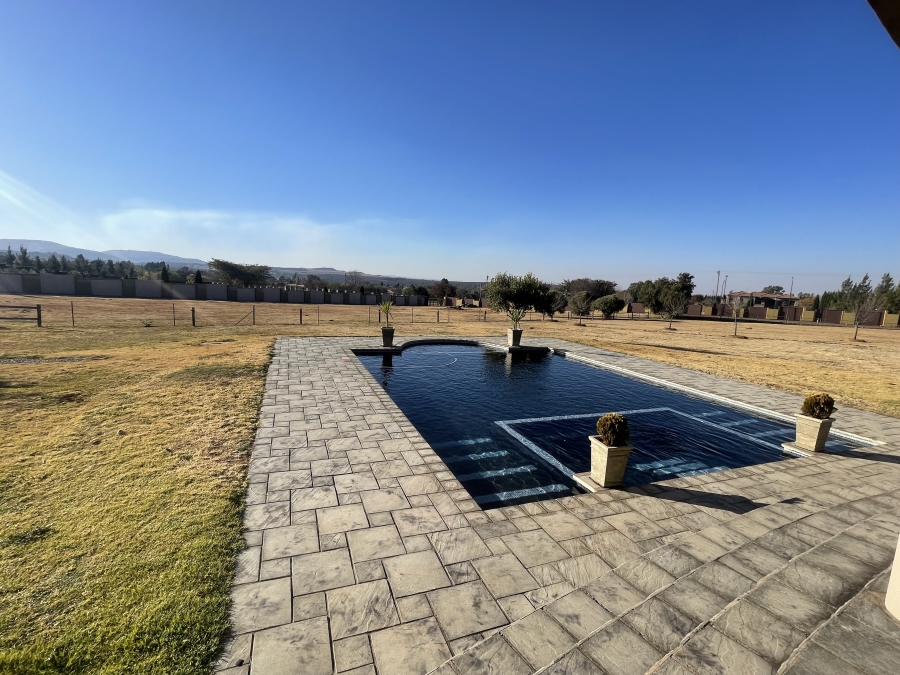 6 Bedroom Property for Sale in Blue Saddle Ranches Gauteng