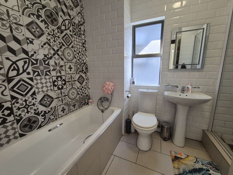 2 Bedroom Property for Sale in Greenstone Hill Gauteng