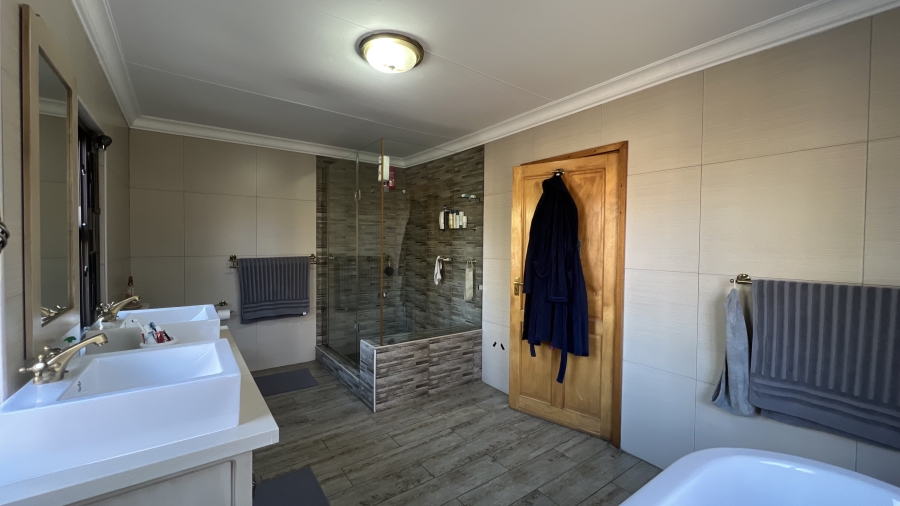 5 Bedroom Property for Sale in Blue Saddle Ranches Gauteng