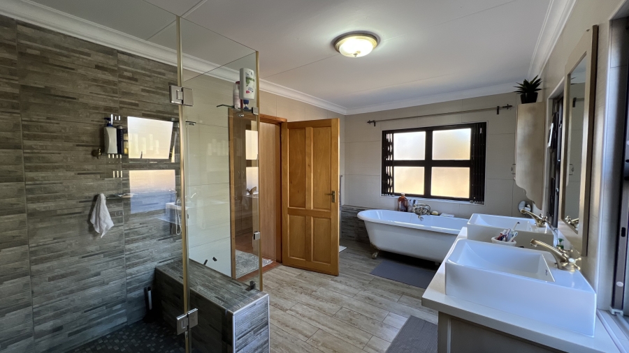 5 Bedroom Property for Sale in Blue Saddle Ranches Gauteng