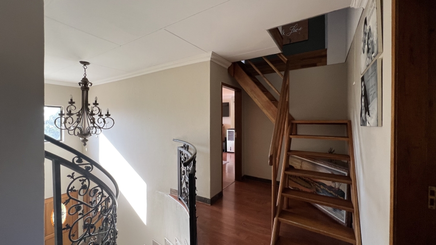 5 Bedroom Property for Sale in Blue Saddle Ranches Gauteng