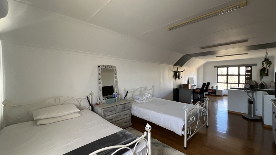 5 Bedroom Property for Sale in Blue Saddle Ranches Gauteng