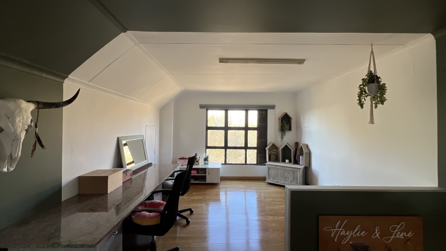 5 Bedroom Property for Sale in Blue Saddle Ranches Gauteng