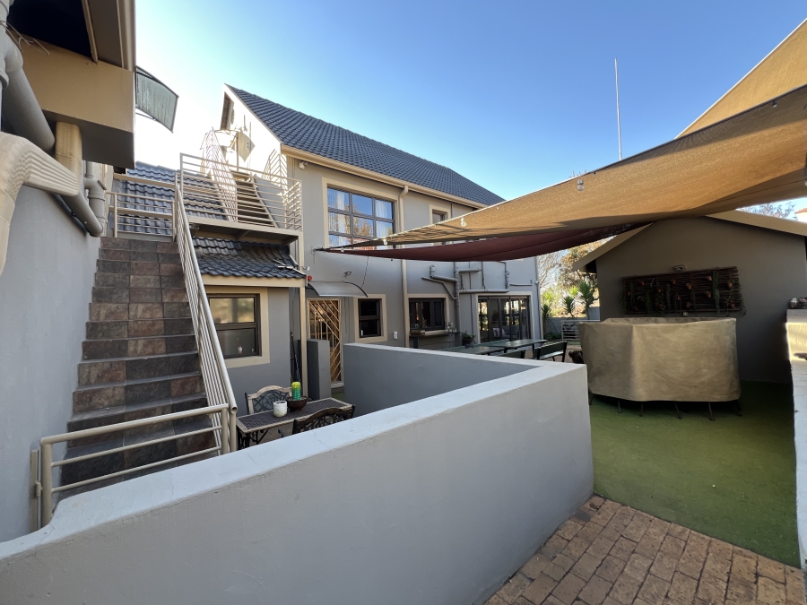 5 Bedroom Property for Sale in Blue Saddle Ranches Gauteng