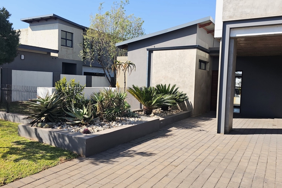 To Let 3 Bedroom Property for Rent in Midstream Meadows Gauteng