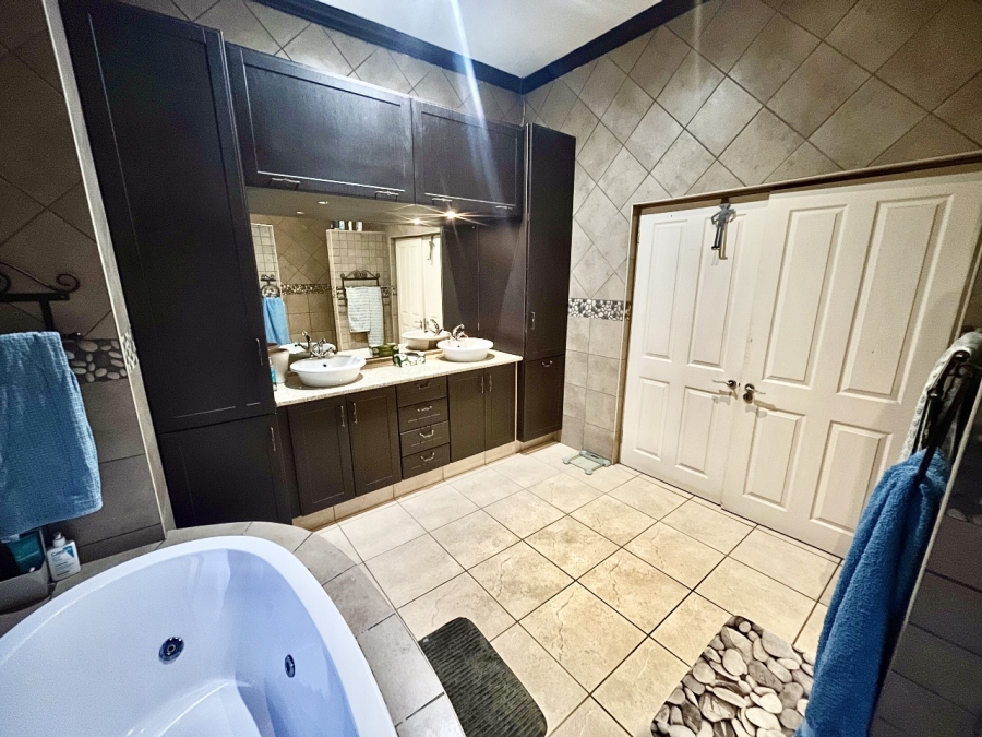 4 Bedroom Property for Sale in Blue Saddle Ranches Gauteng