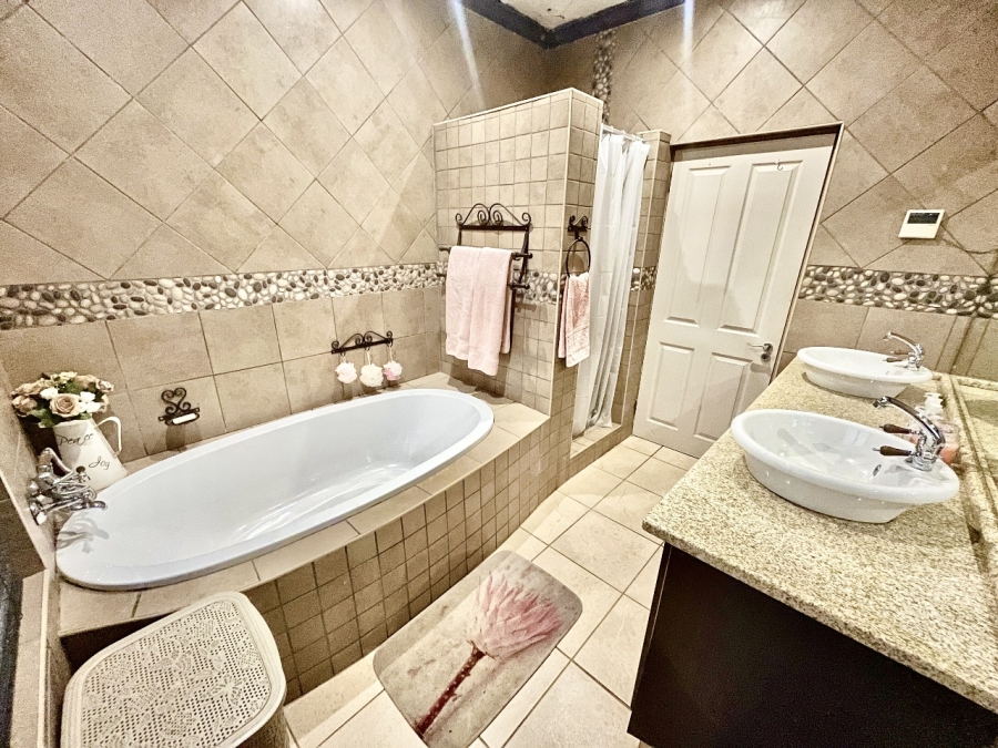 4 Bedroom Property for Sale in Blue Saddle Ranches Gauteng