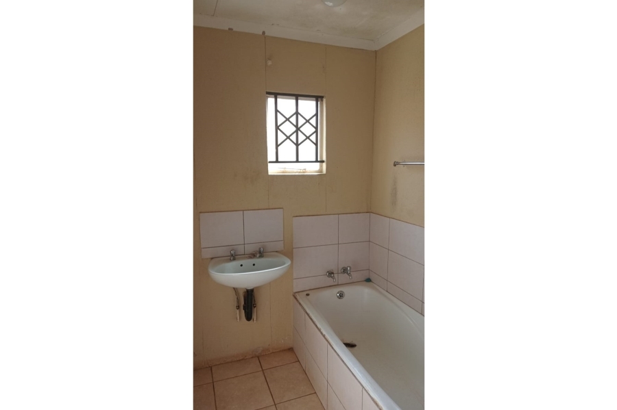 To Let 3 Bedroom Property for Rent in Protea Glen Gauteng