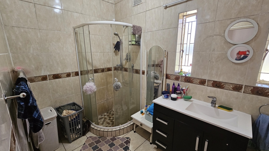 3 Bedroom Property for Sale in Queenswood Gauteng