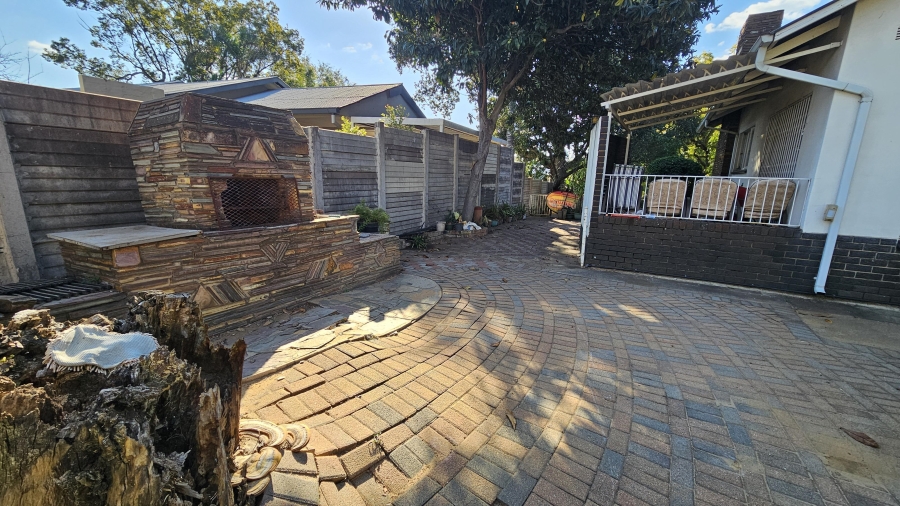 3 Bedroom Property for Sale in Queenswood Gauteng