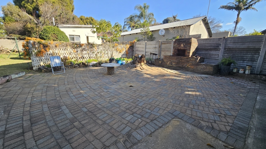 3 Bedroom Property for Sale in Queenswood Gauteng
