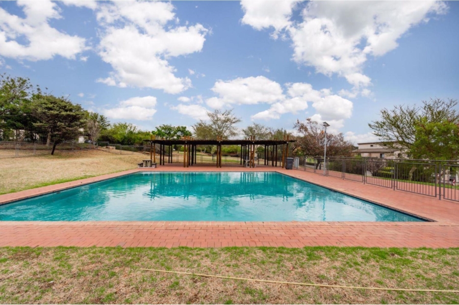To Let 2 Bedroom Property for Rent in Jackal Creek Golf Estate Gauteng