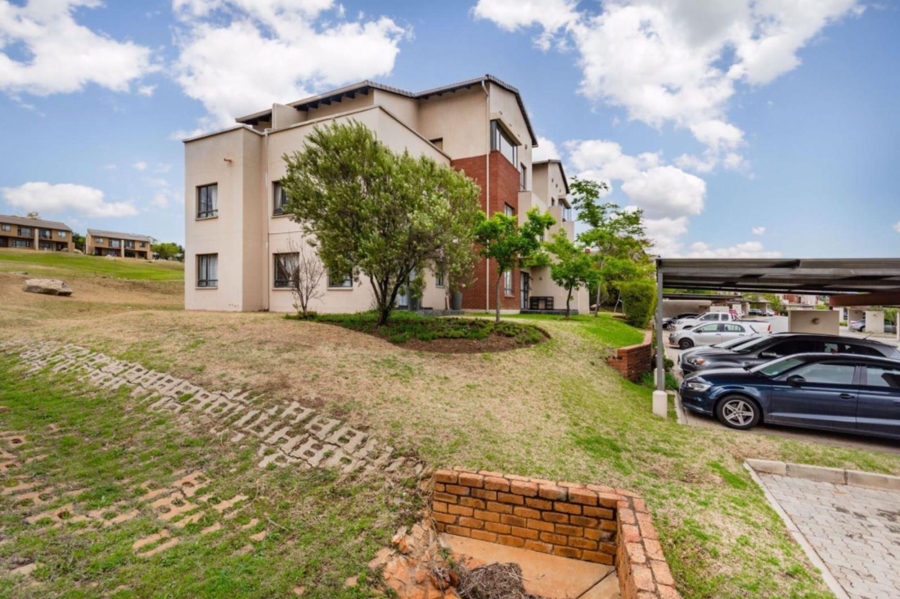 To Let 2 Bedroom Property for Rent in Jackal Creek Golf Estate Gauteng