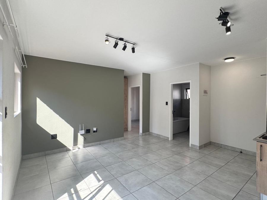 To Let 2 Bedroom Property for Rent in Orlando Gauteng