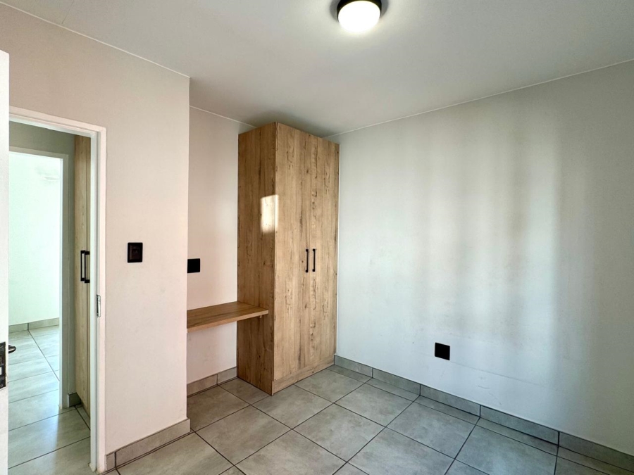 To Let 2 Bedroom Property for Rent in Orlando Gauteng