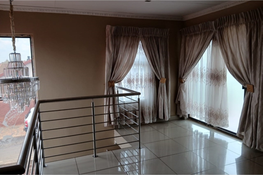 6 Bedroom Property for Sale in Hospital View Gauteng