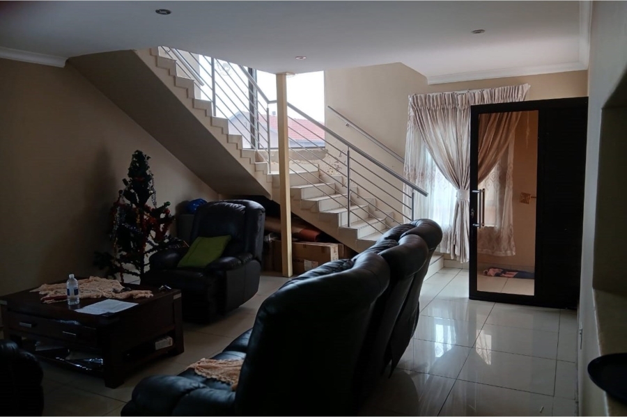 6 Bedroom Property for Sale in Hospital View Gauteng