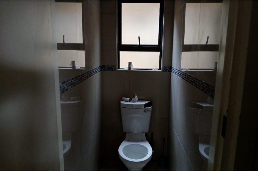 6 Bedroom Property for Sale in Hospital View Gauteng