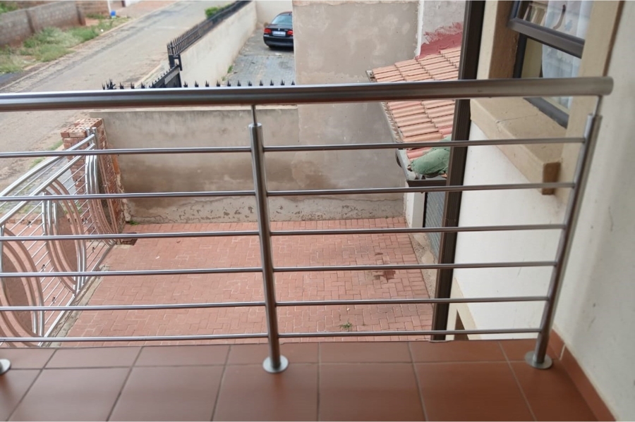 6 Bedroom Property for Sale in Hospital View Gauteng