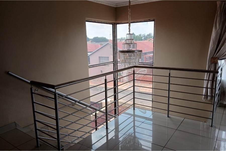 6 Bedroom Property for Sale in Hospital View Gauteng