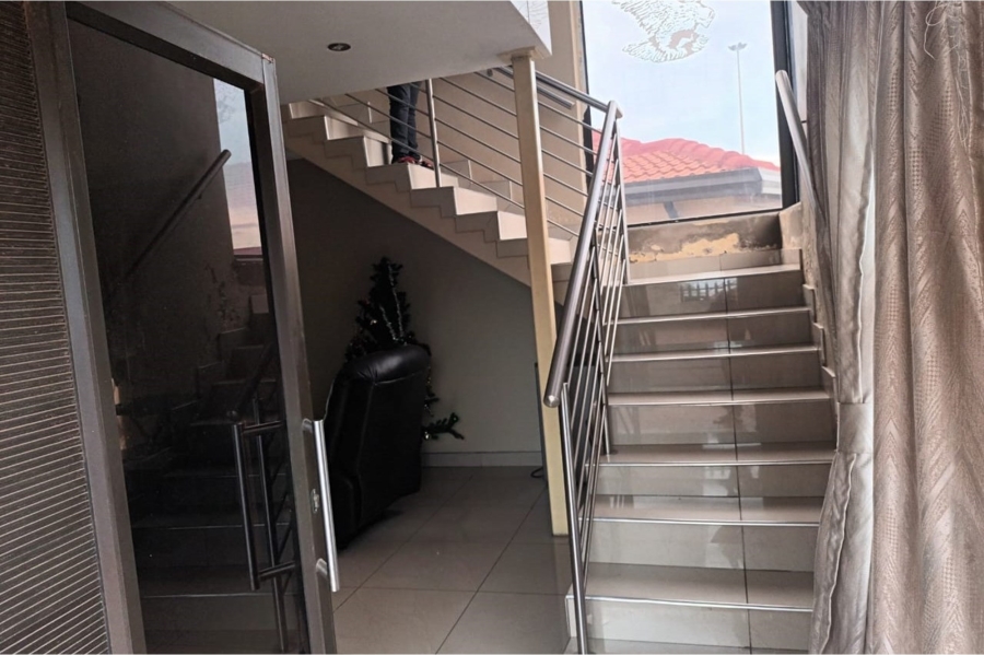 6 Bedroom Property for Sale in Hospital View Gauteng
