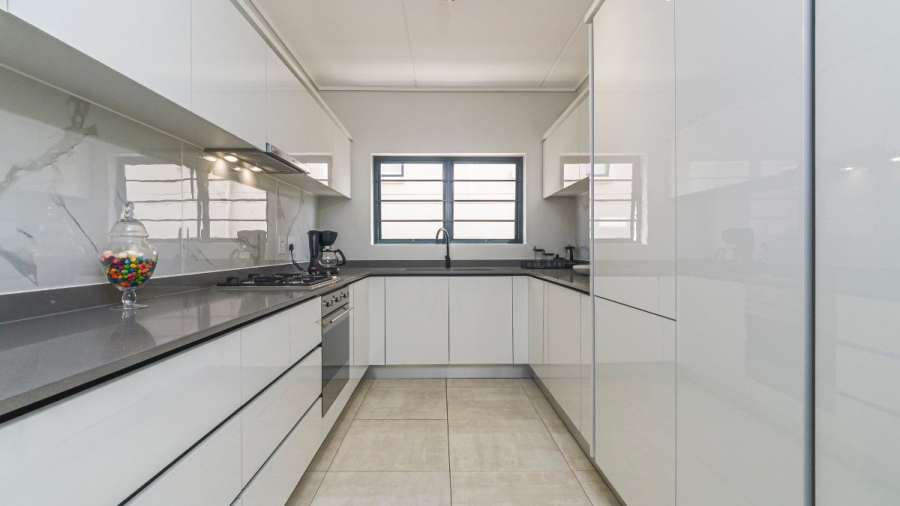 3 Bedroom Property for Sale in Waterfall Gauteng