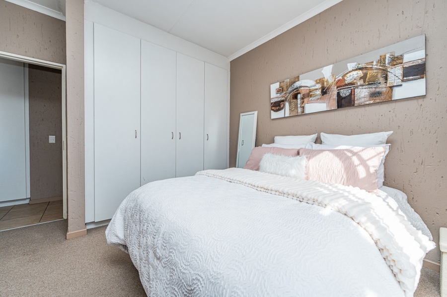 1 Bedroom Property for Sale in Douglasdale Gauteng