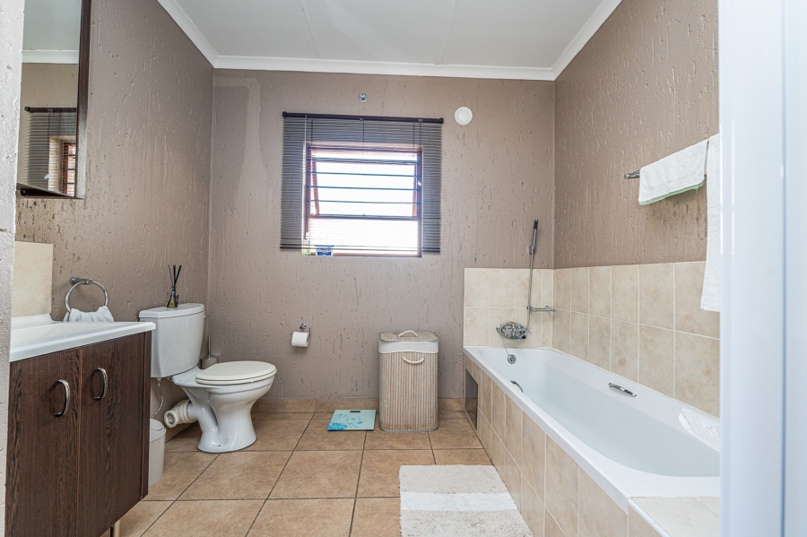 1 Bedroom Property for Sale in Douglasdale Gauteng
