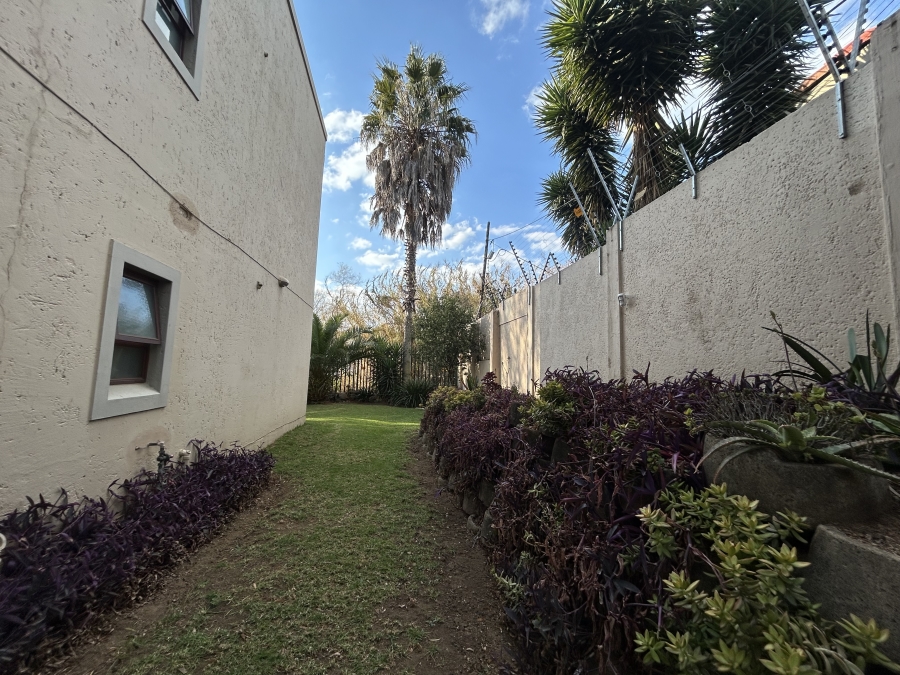 2 Bedroom Property for Sale in Sunninghill Gauteng