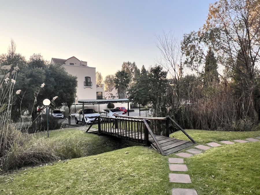 2 Bedroom Property for Sale in Sunninghill Gauteng