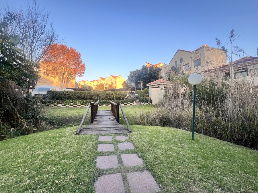 2 Bedroom Property for Sale in Sunninghill Gauteng