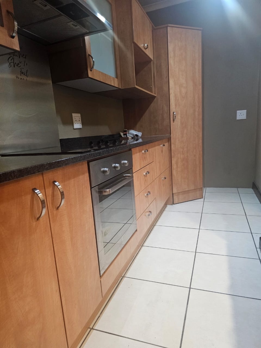 To Let 2 Bedroom Property for Rent in Beverley Gauteng