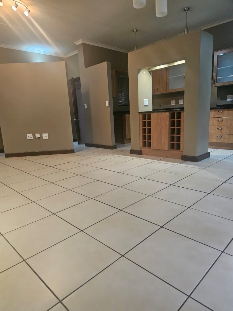 To Let 2 Bedroom Property for Rent in Beverley Gauteng