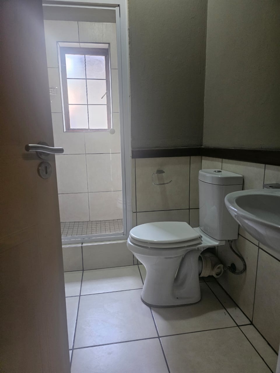 To Let 2 Bedroom Property for Rent in Beverley Gauteng
