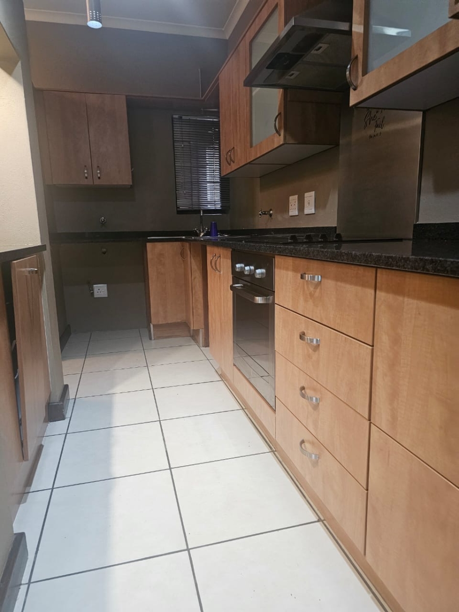 To Let 2 Bedroom Property for Rent in Beverley Gauteng