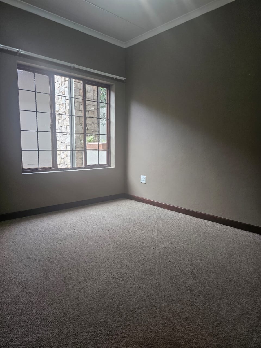 To Let 2 Bedroom Property for Rent in Beverley Gauteng