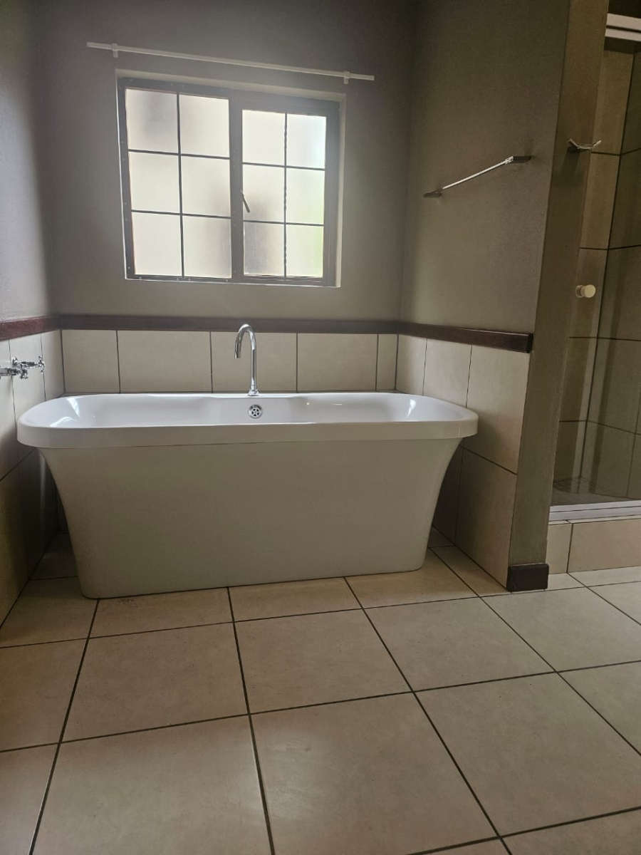 To Let 2 Bedroom Property for Rent in Beverley Gauteng