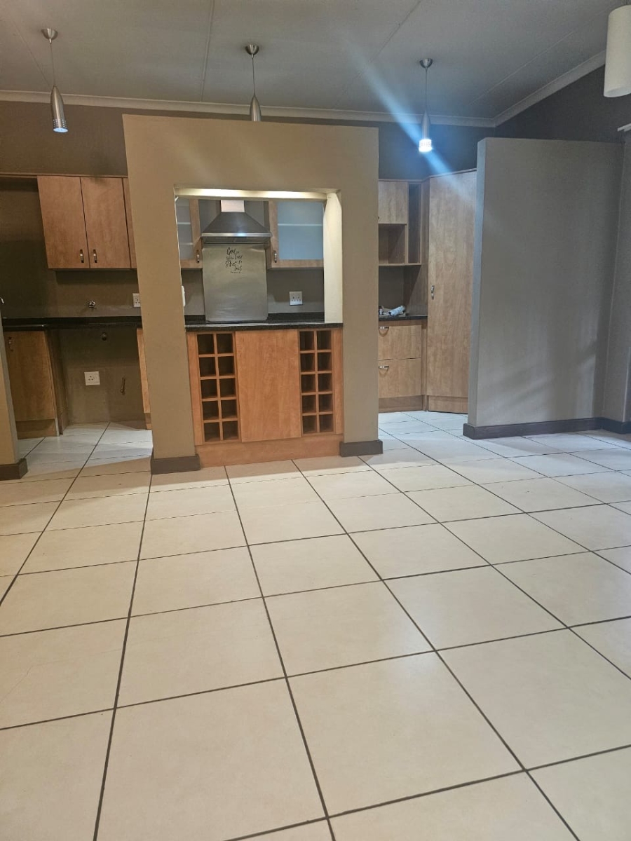 To Let 2 Bedroom Property for Rent in Beverley Gauteng