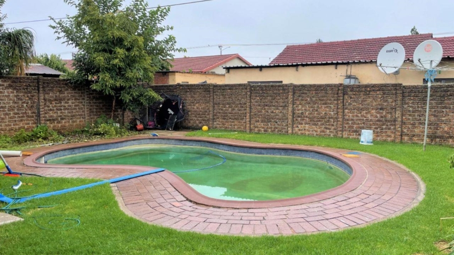 3 Bedroom Property for Sale in Klopperpark Gauteng
