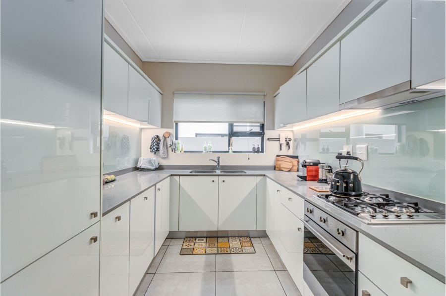To Let 3 Bedroom Property for Rent in The Polofields Gauteng