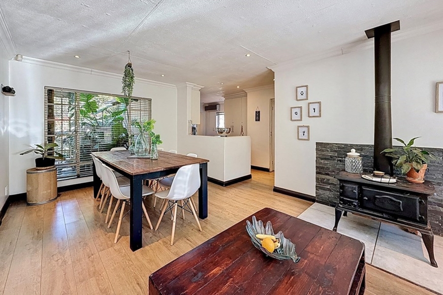 5 Bedroom Property for Sale in Faerie Glen Gauteng