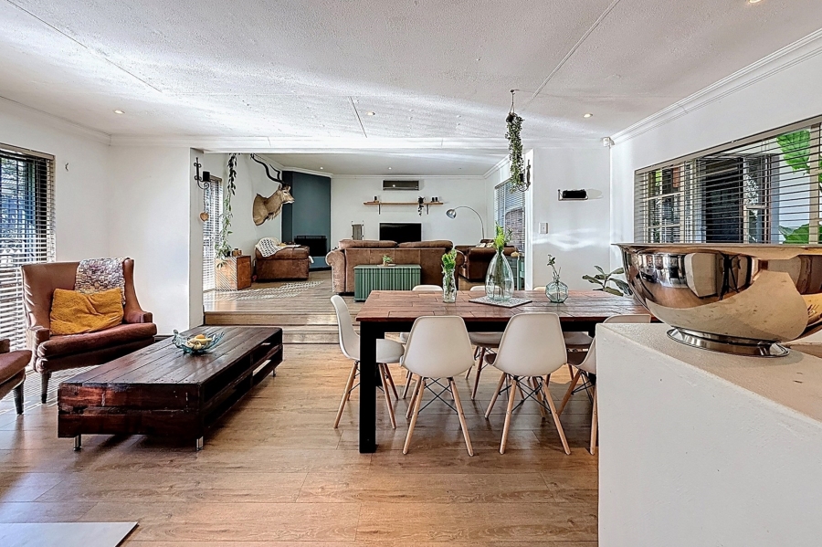 5 Bedroom Property for Sale in Faerie Glen Gauteng