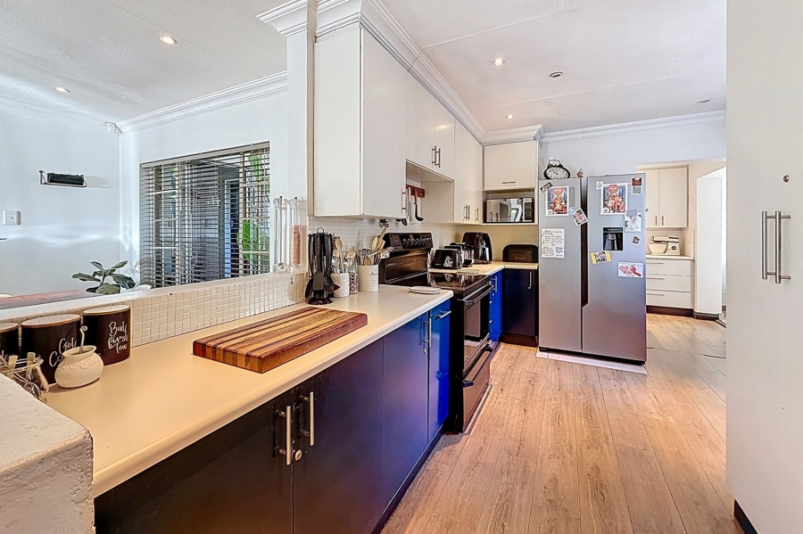5 Bedroom Property for Sale in Faerie Glen Gauteng