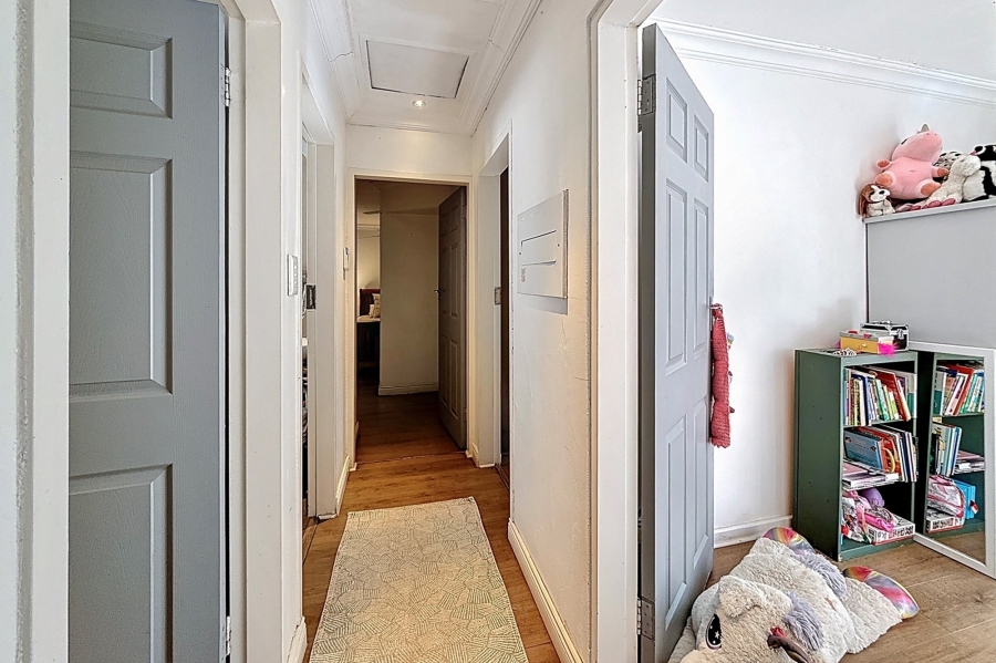 5 Bedroom Property for Sale in Faerie Glen Gauteng