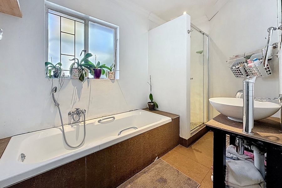 5 Bedroom Property for Sale in Faerie Glen Gauteng