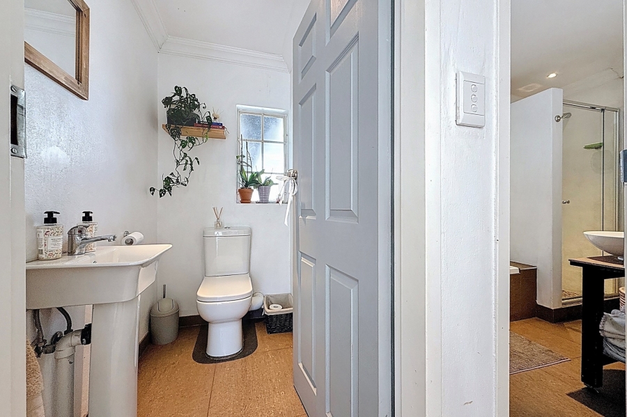 5 Bedroom Property for Sale in Faerie Glen Gauteng