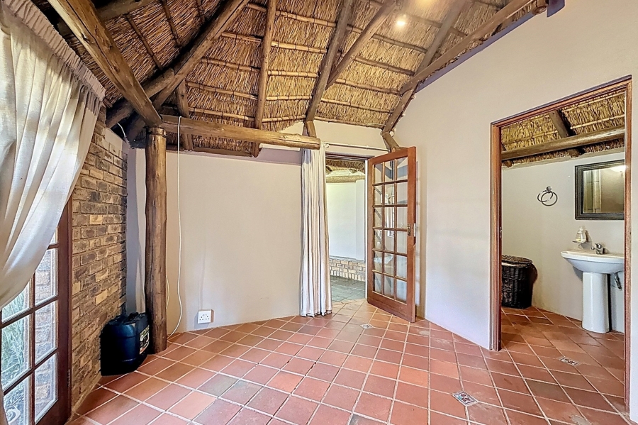 5 Bedroom Property for Sale in Faerie Glen Gauteng