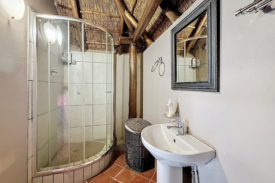 5 Bedroom Property for Sale in Faerie Glen Gauteng