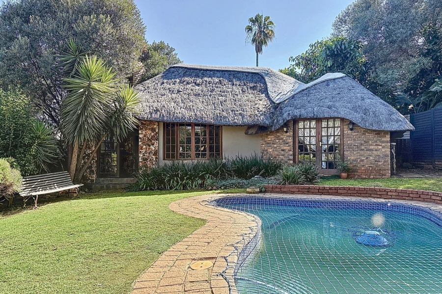 5 Bedroom Property for Sale in Faerie Glen Gauteng