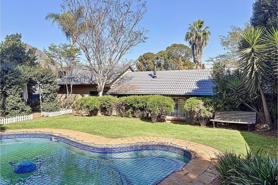5 Bedroom Property for Sale in Faerie Glen Gauteng